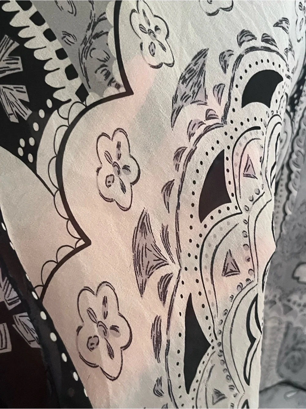 Chico's Black and White Paisley Sheer Silk V-Neck Blouse 14/16 - Picture 5 of 8